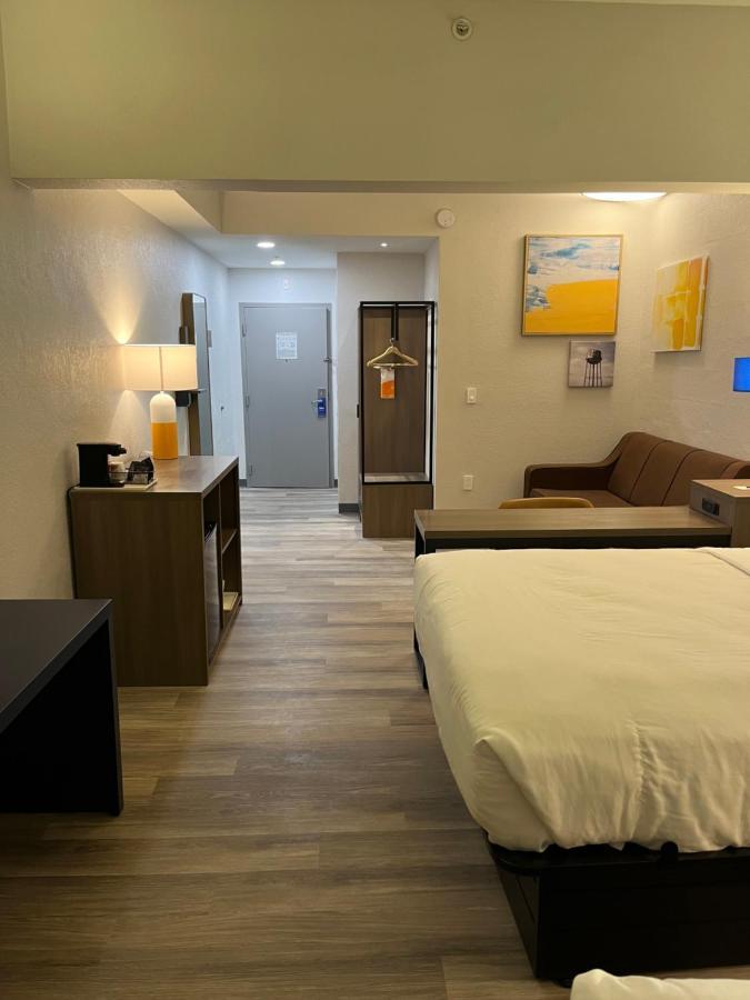 Comfort Suites Clearwater - Dunedin Exterior photo